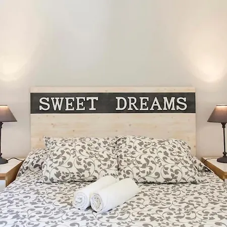 아파트 Cute Tiny Flat Near The And Center 또사데마르
